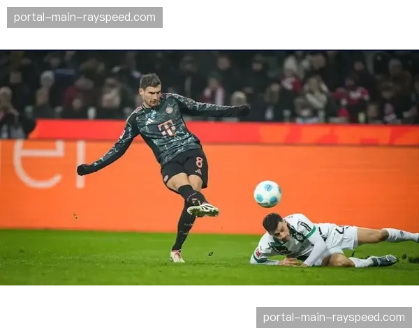 战术复盘：门兴格拉德巴赫如何通过针对性布置限制拜仁的边路转换