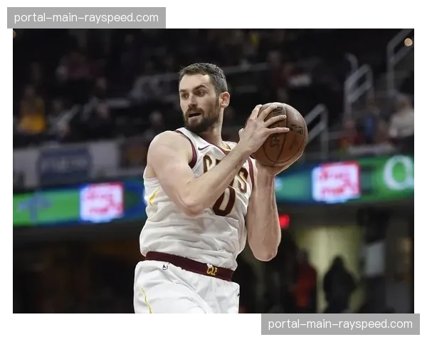 现场:马刺队新秀中锋在墨西哥城赛后用西班牙语感谢球迷支持 现场:马刺队新秀中锋在墨西哥城赛后用西班牙语感谢球迷支持